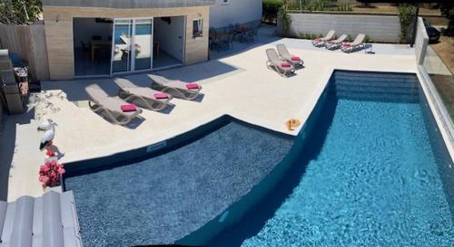 Apartment Maki with new Pool Nin — 4-Star Luxury Hotel in Vrsi, Croatia