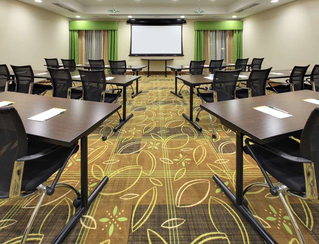 La Quinta Inn & Suites by Wyndham Memphis Wolfchase - photo 43