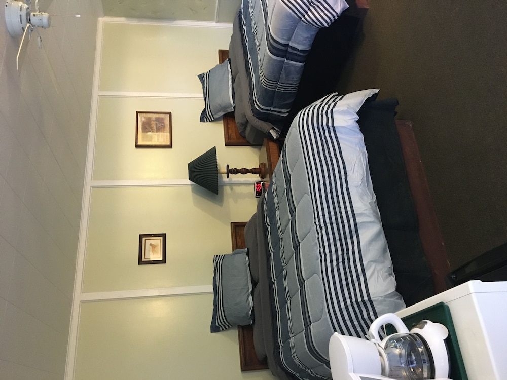 Harbor Beach Inn - photo 13