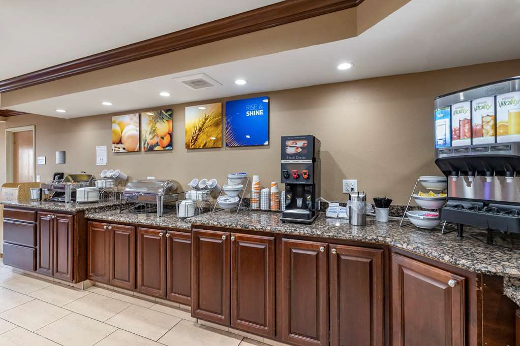 Comfort Inn & Suites Cedar Rapids North Collins Road - photo 57