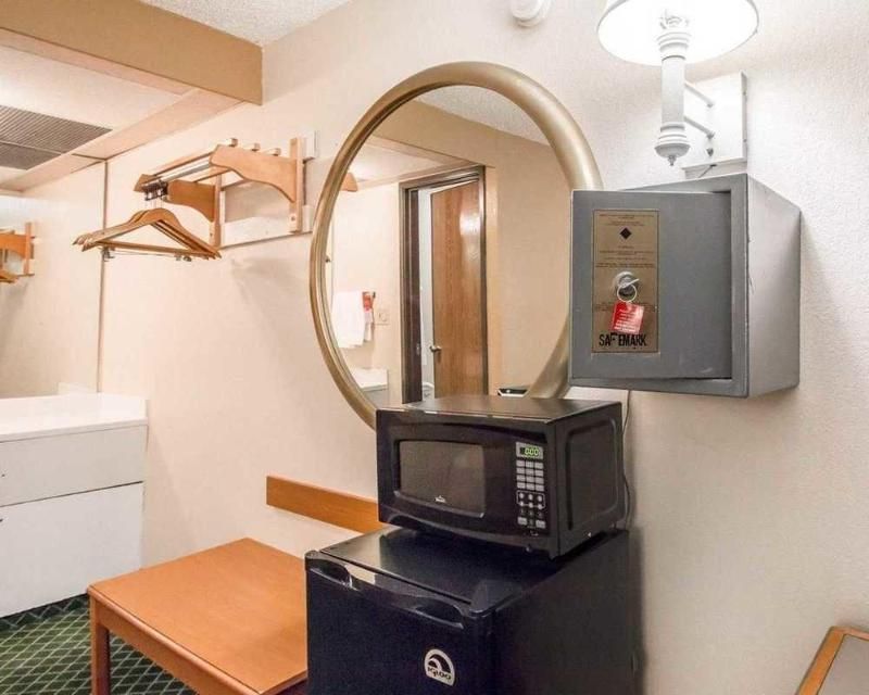Econo Lodge Pooler Savannah I 95 - photo 12