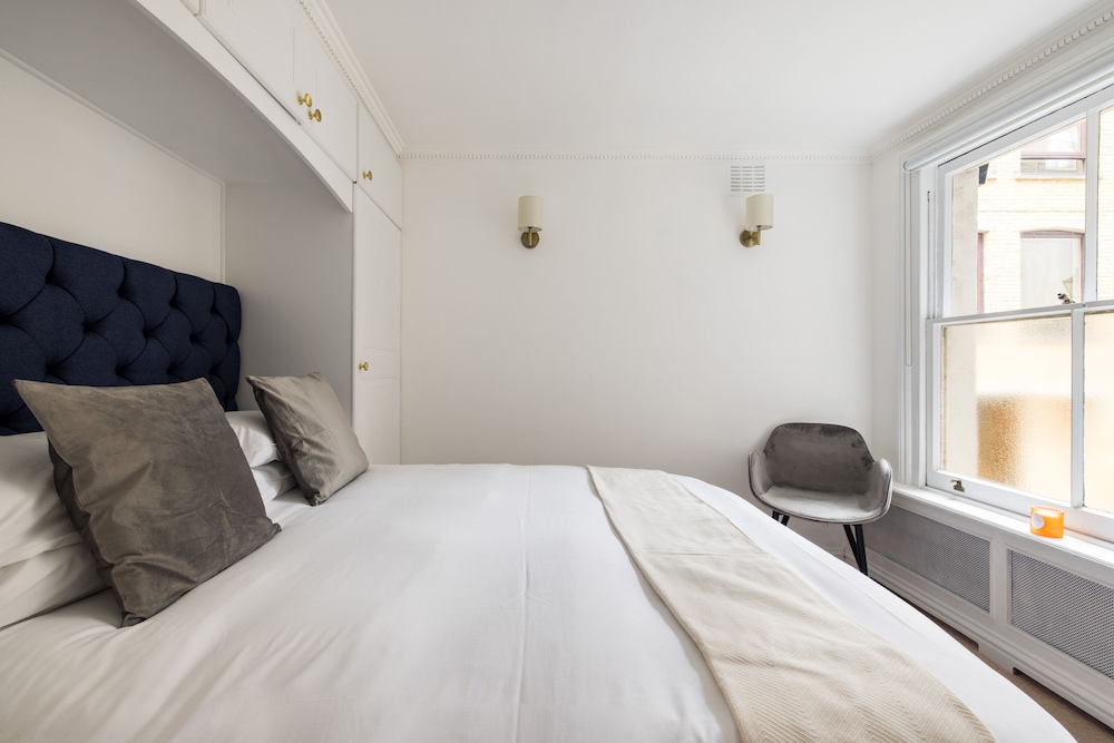 Luxury 2 bed Apartment in Knightsbridge — 4-Star Luxury Hotel in London, United Kingdom