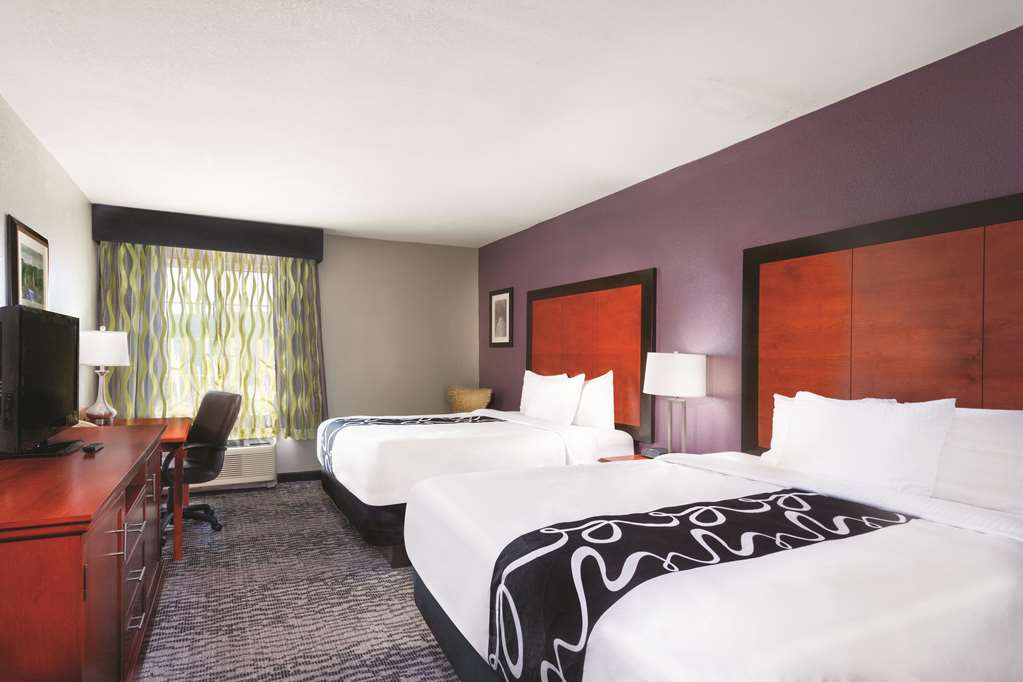La Quinta Inn & Suites by Wyndham Knoxville North I 75 - photo 20