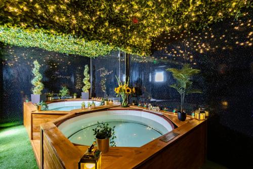 The Tudor Gathering Events Groups Up To 30 Hot Tub — 4-Star Luxury Hotel in Chester, United Kingdom