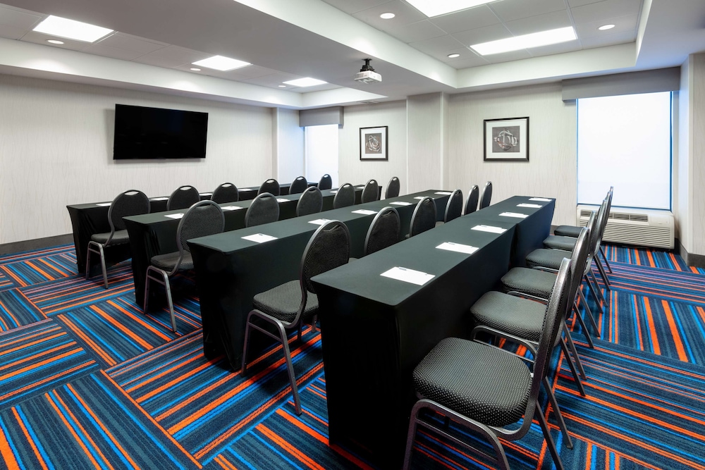 Hampton Inn Denver International Airport - photo 24