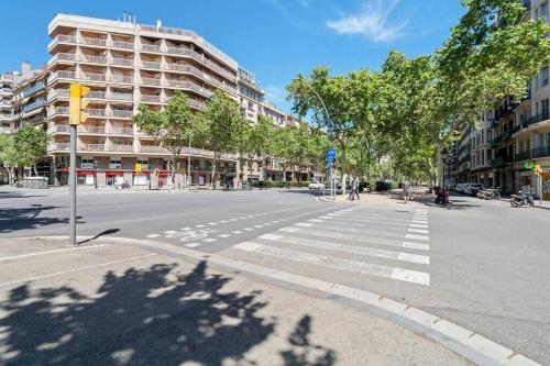 Arc de Triomf Luxury Modern 2 Bedroom 2 Bathroom — 4-Star Luxury Hotel in Barcelona, Spain