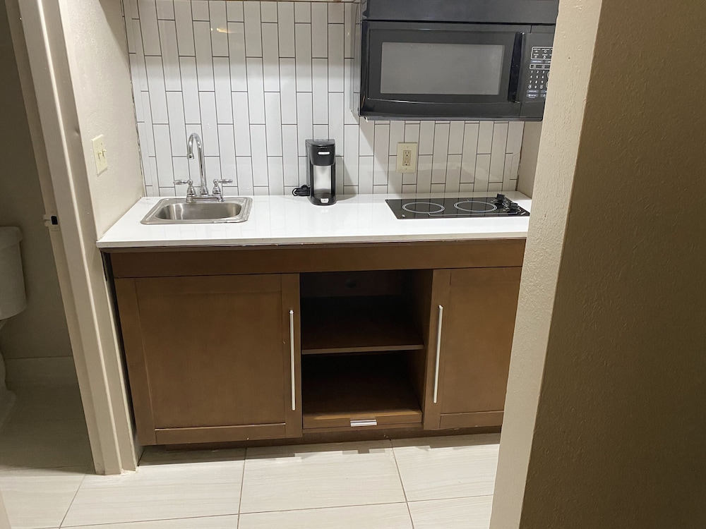 Baymont by Wyndham Odessa Highway 80 - photo 20