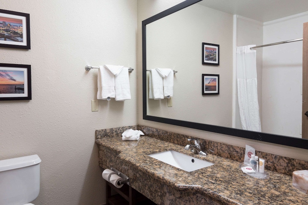 Comfort Suites Monroe - photo 30