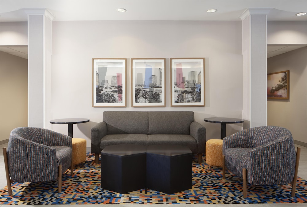 Hampton Inn & Suites Tampa North - photo 4