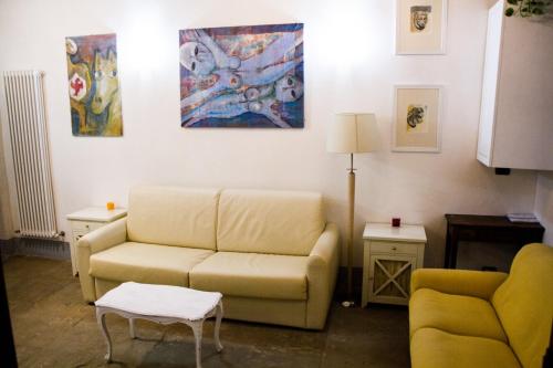 Charme & Art Gallery Home Pescioni — 4-Star Luxury Hotel in Arezzo, Italy