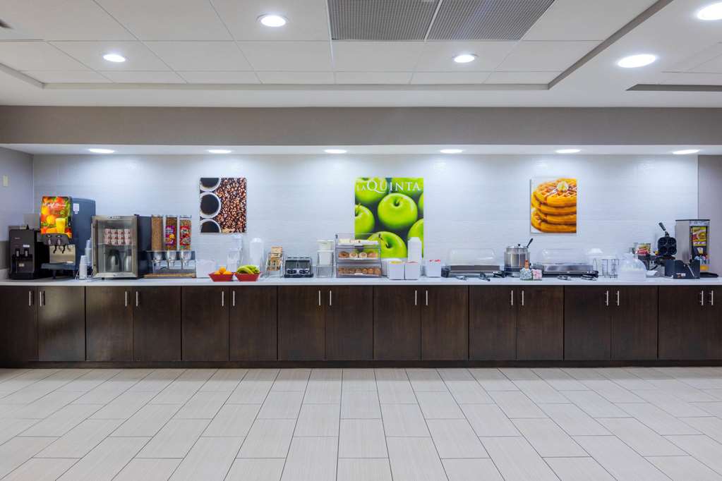 La Quinta Inn & Suites by Wyndham Kennesaw - photo 26