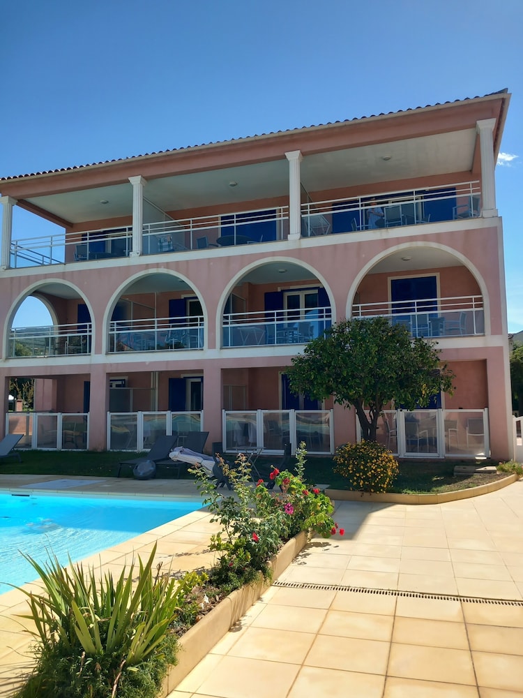 Résidence Villa Romana et SPA — 4-Star Luxury Hotel in Propriano, France