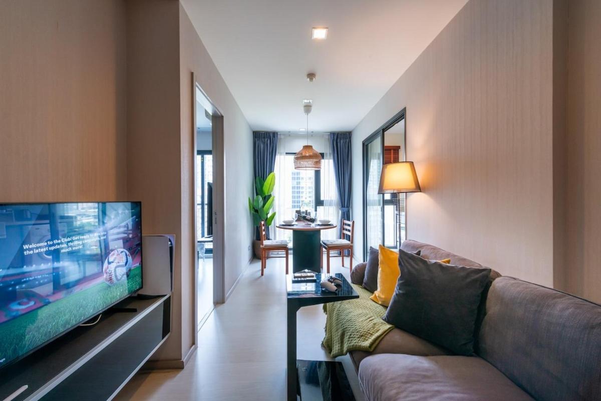 Apartment with Train Access Luxurious & Cozy