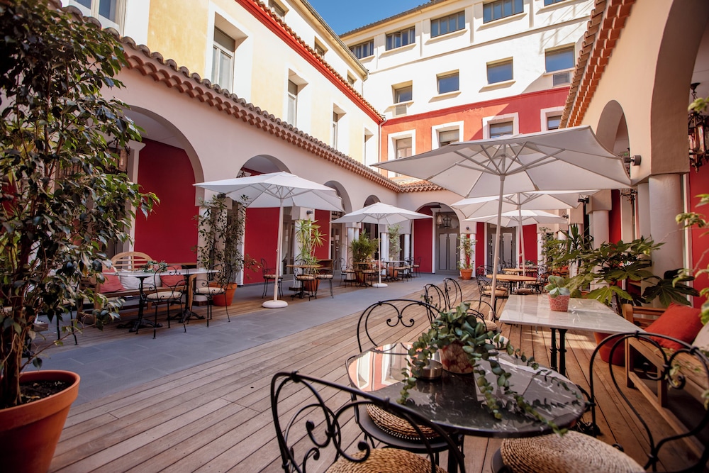 Hôtel De Paris - carbon neutral hotel in Sete