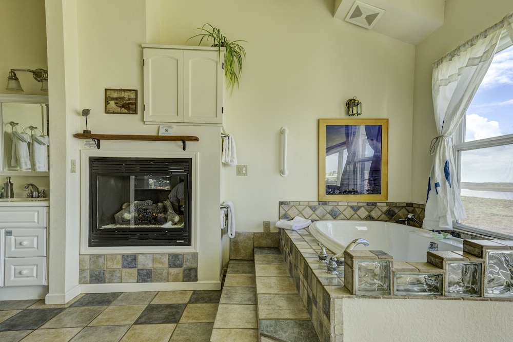Captain's Inn at Moss Landing - photo 59