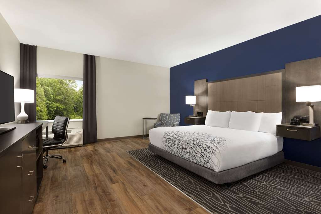 La Quinta Inn & Suites by Wyndham Rock Hill - photo 16