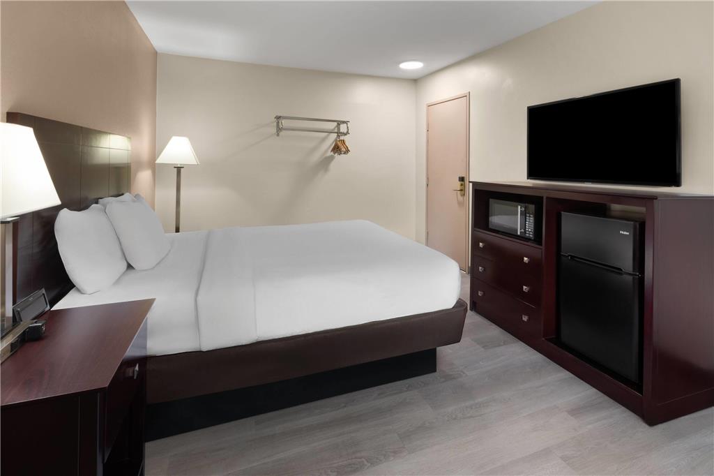Baymont by Wyndham Iron Mountain - photo 15