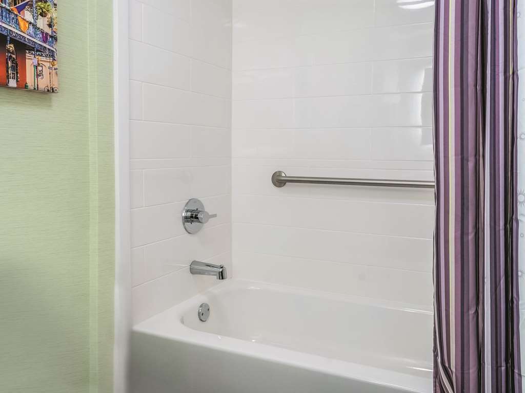 La Quinta Inn & Suites by Wyndham New Orleans Downtown - photo 27