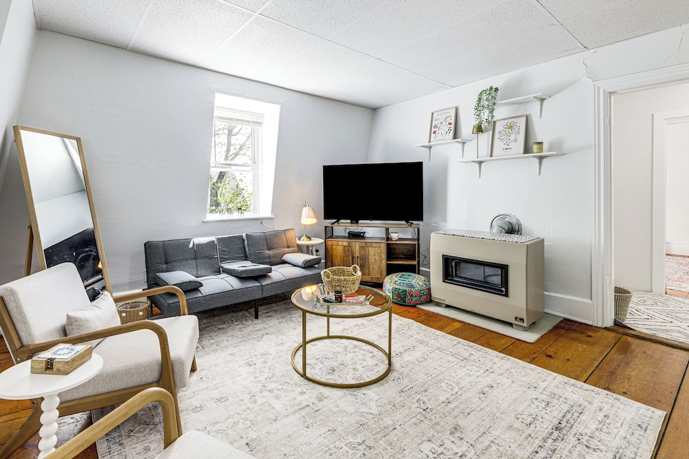 Explore Dtwn Parks And Colleges Cozy Worcester Apt 21591493 — Worcester