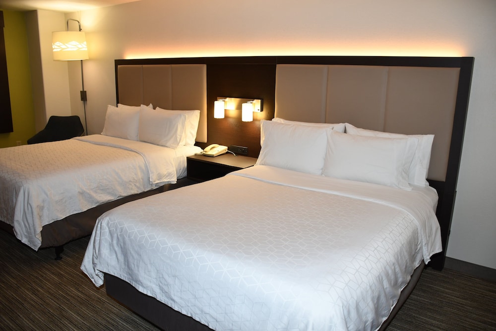 Holiday Inn Express & Suites Evanston By IHG - photo 3