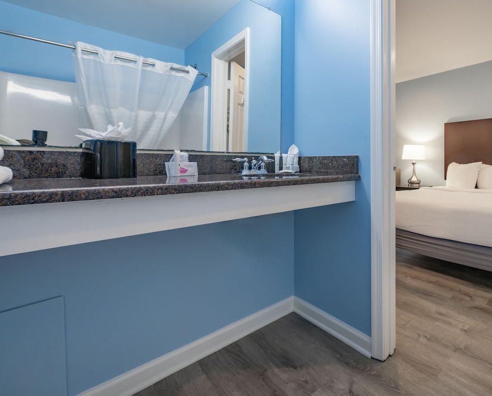 Commander Beach House Hotel - photo 38