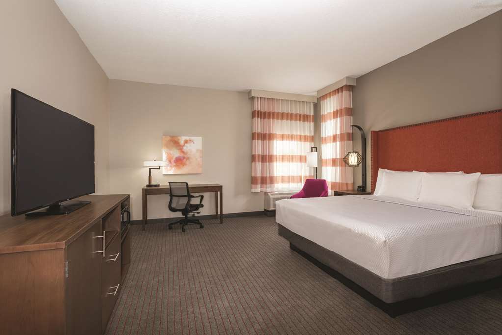 La Quinta Inn & Suites by Wyndham South Jordan - photo 20