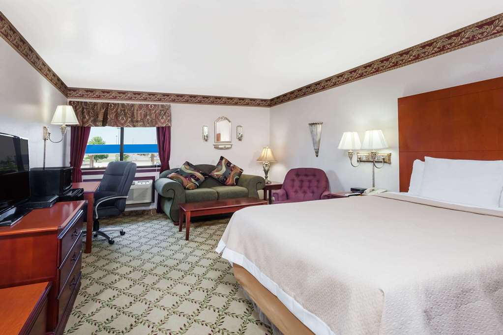 Days Inn by Wyndham Dyersburg - photo 4