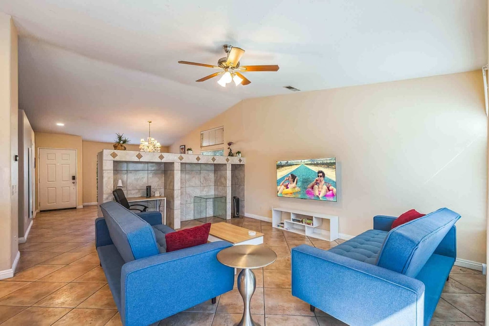 4BR Retro Game Room Theater Pool & Spa - photo 8
