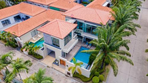 HOLLYWOOD Luxury PoolVilla Pattaya walking street 4 Bedrooms — 4-Star Luxury Hotel in Pattaya, Thailand