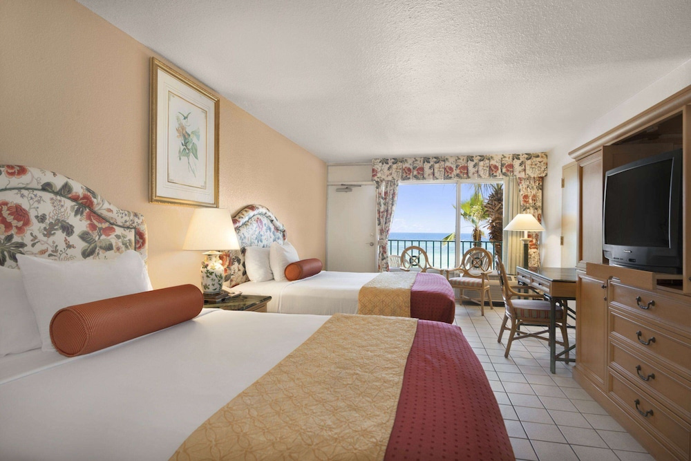 Days Inn by Wyndham Panama City Beach Beachfront Resort - photo 24