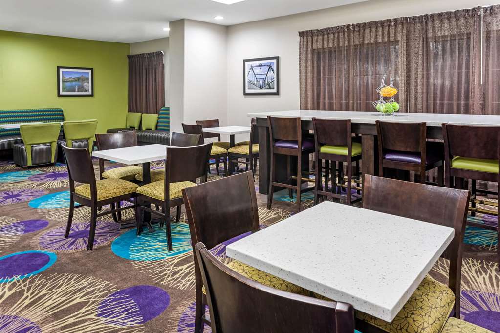 La Quinta Inn & Suites by Wyndham New Braunfels - photo 51