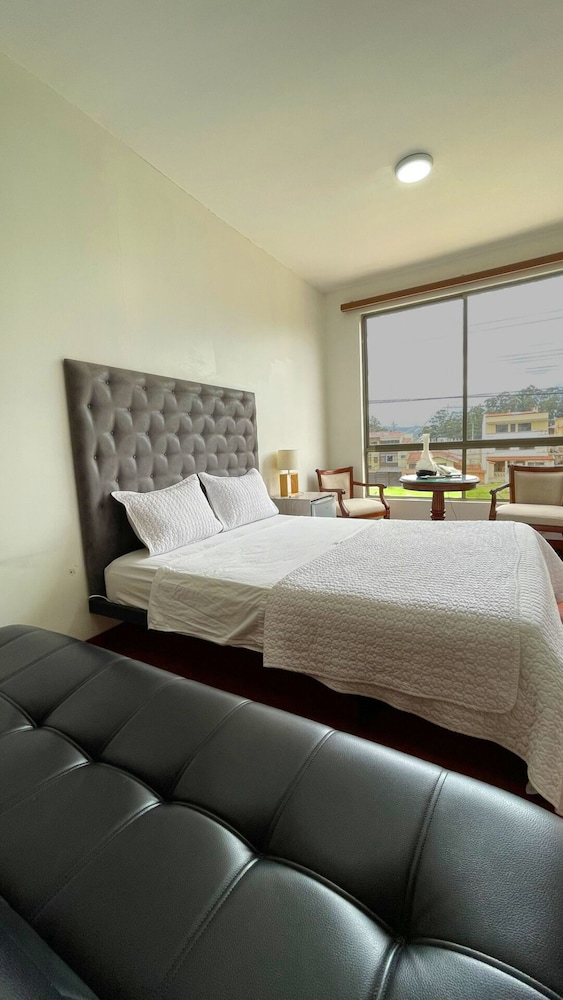 Sanchz Aqua Lounge Hotel by Chat Noir in Cuenca, Ecuador