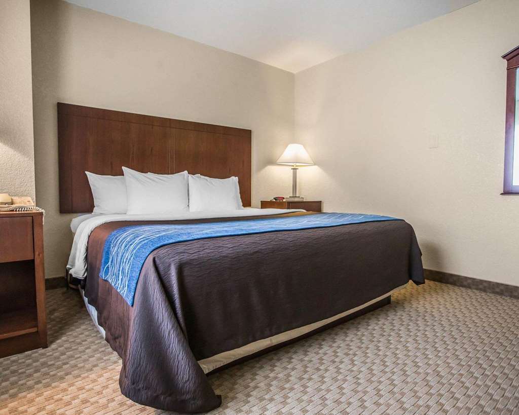 Quality Inn & Suites Dixon near I 88 - photo 17
