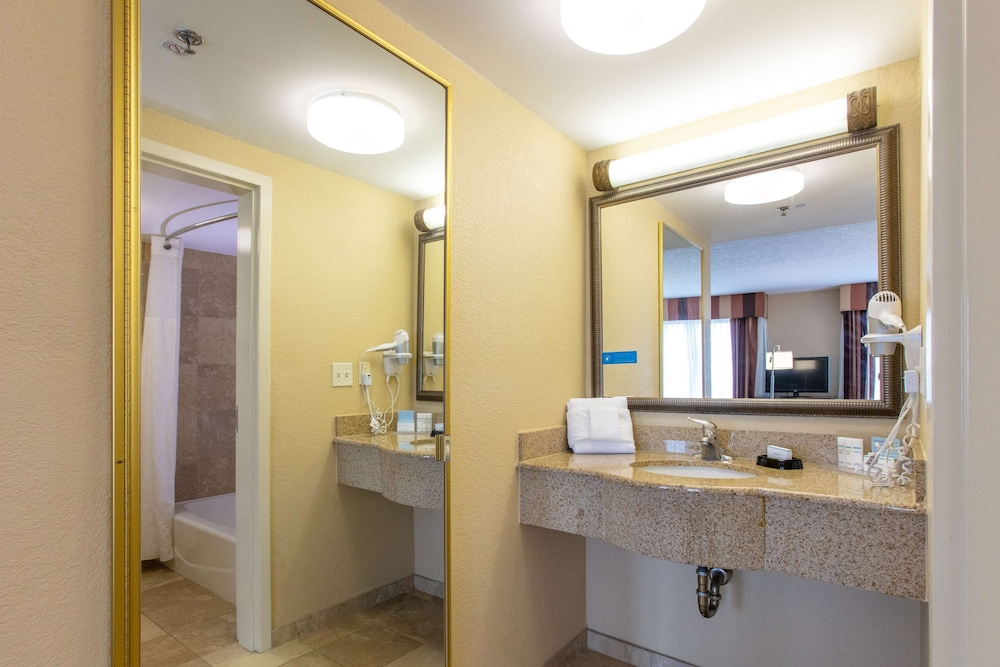 Hampton Inn Suites Jacksonville Airport - photo 33