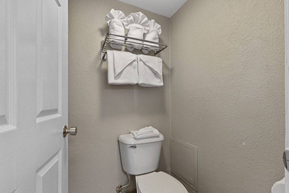 Ocean Crest Inn and Suites - photo 65