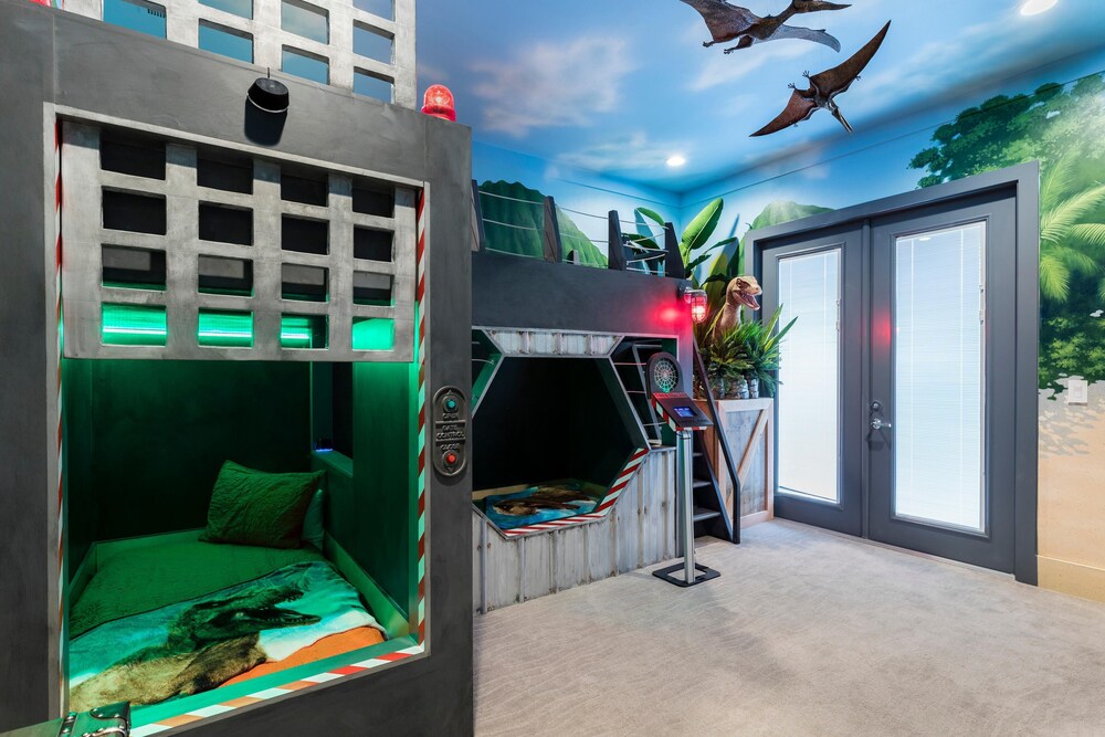 W261: 10 Bed Rapunzel Jurassic Park Avatar Sports Arcade - photo 5