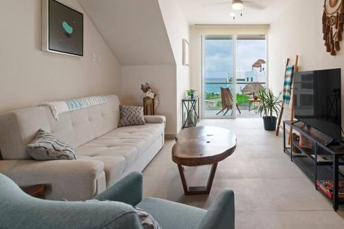 Oceanfront Seahorse Private Rooftop Terrace With Hot Tub Beach Access 11 Pools — 4-Star Luxury Hotel in Akumal, Mexico