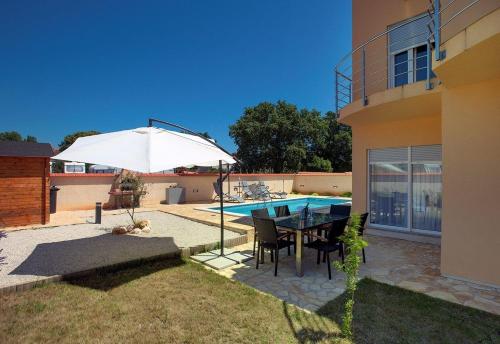 Villa Lara 2 — 4-Star Luxury Hotel in Liznjan, Croatia