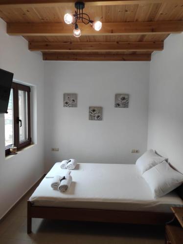 Alexander’s cottage — Limni — photo 4