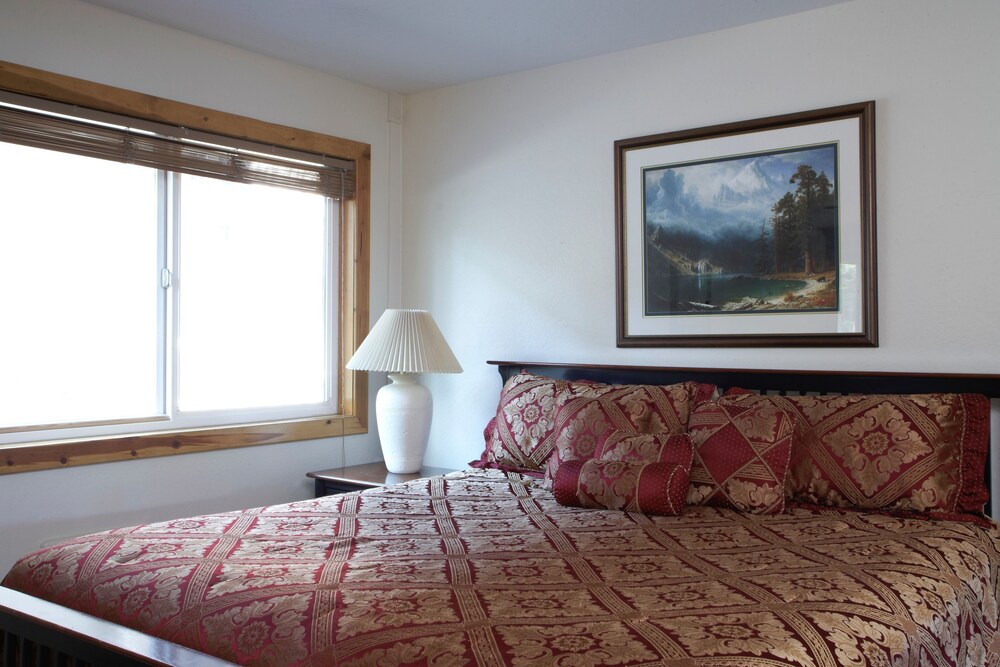 Donner Lake Village Resort - photo 8