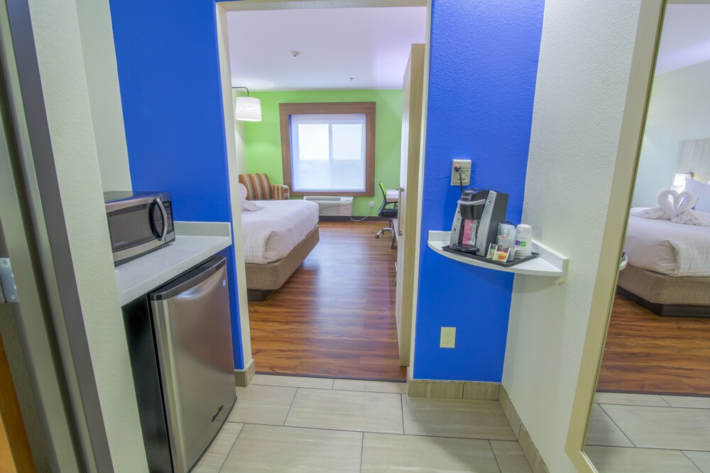 Holiday Inn Express & Suites Raymondville by IHG - photo 6