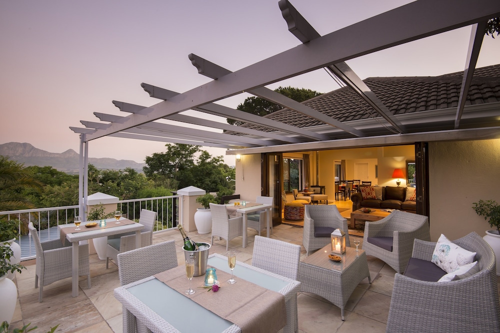 SomerZicht Guesthouse — 4-Star Luxury Hotel in Cape Town, South Africa