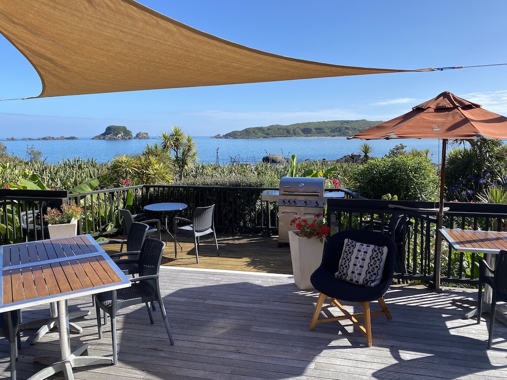 The Bay House Beachfront Accommodation — 4-Star Luxury Hotel in Westport, New Zealand