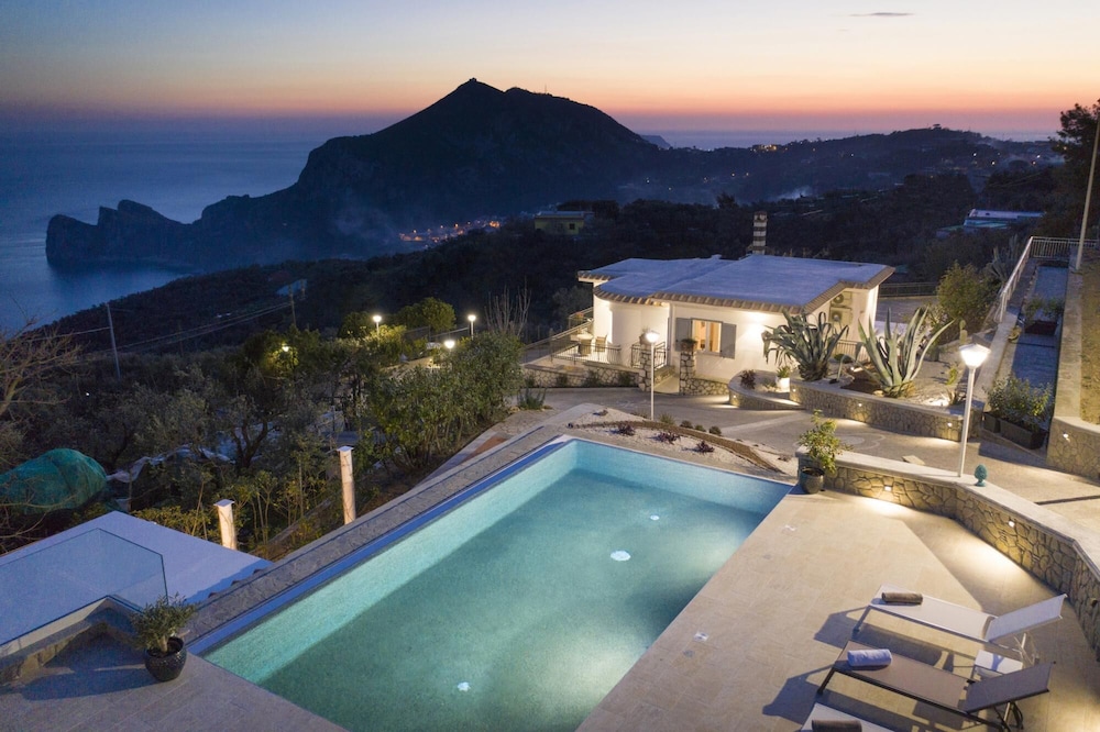 Amore Rentals Villa Ligea — 4-Star Luxury Hotel in Massa Lubrense, Italy