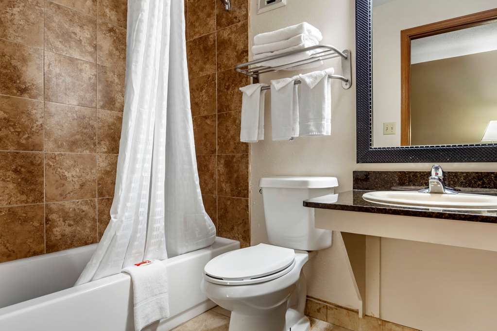 Econo Lodge Hays I 70 - photo 24