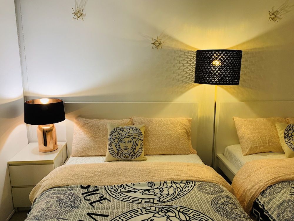 A&A Suites Magnificent 3 BD apt in DT — 4-Star Luxury Hotel in Toronto, Canada
