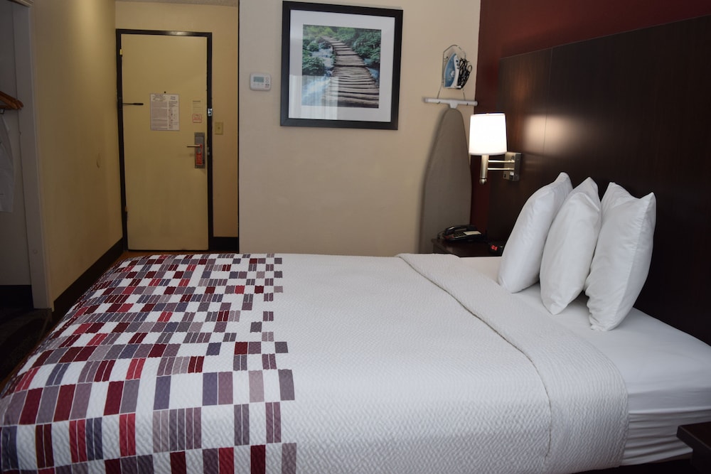 Red Roof Inn Batavia - photo 15