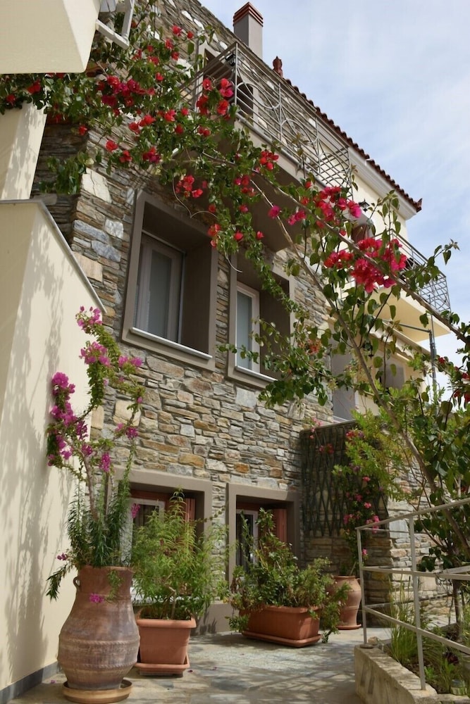 Rastoni Apartments — 4-Star Luxury Hotel in Andros, Greece