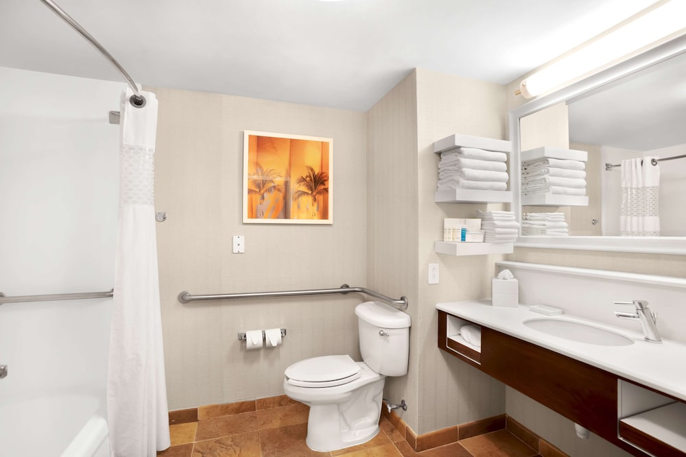 Hampton Inn by Hilton Hallandale Beach Aventura - photo 15