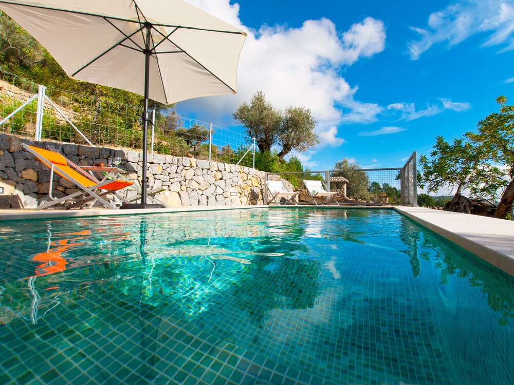 4 Bed in Swanage oc 75639 — hotel in Swanage